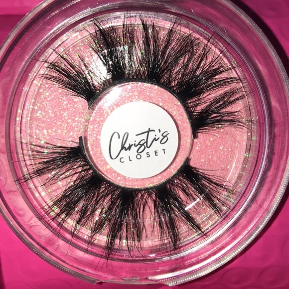 Lashes - Picture 2 of 3